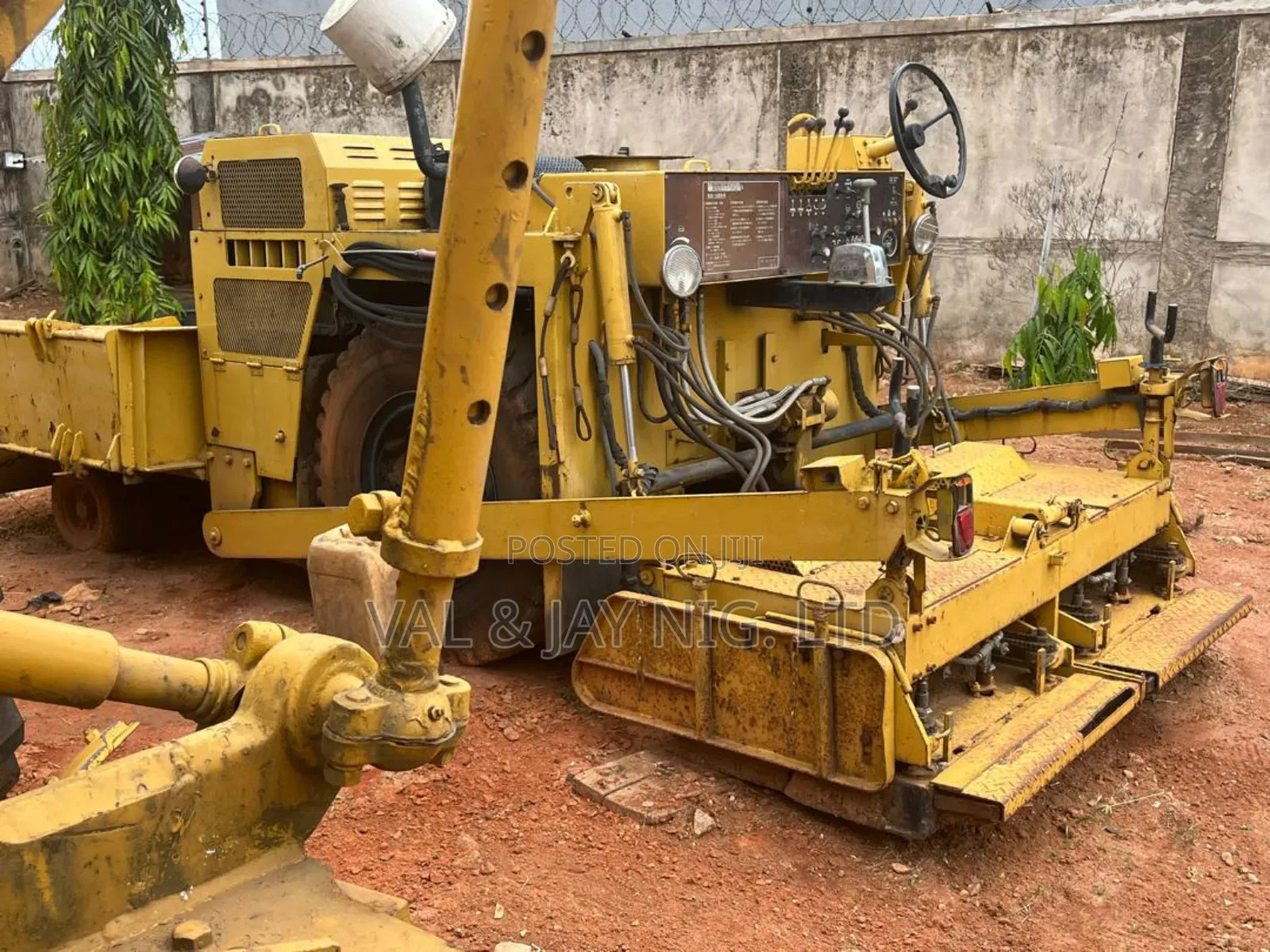 Isuzu Tyre Asphalt Paver - Foreign Use
