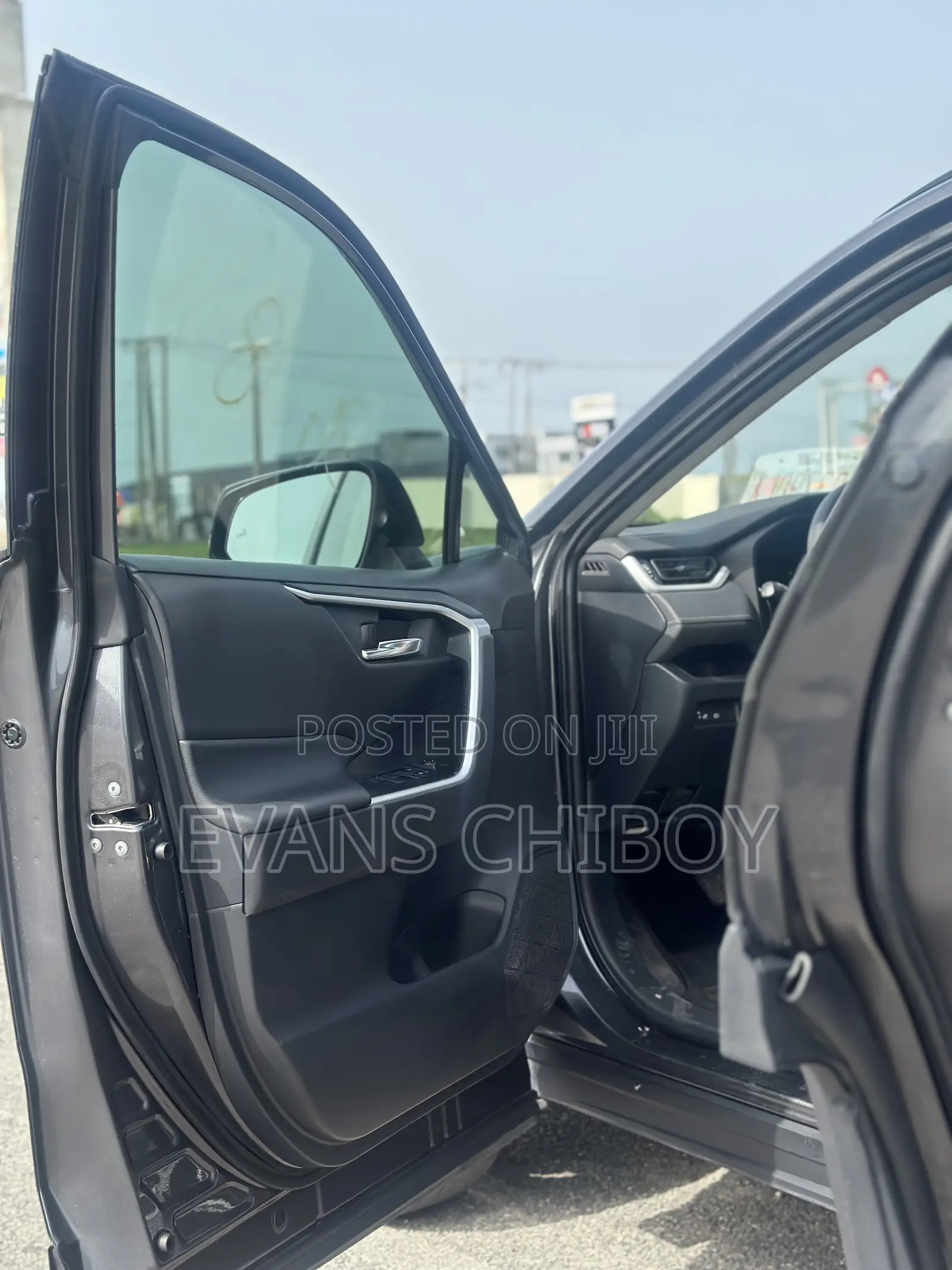 Toyota RAV4 XLE 2022 Gray
