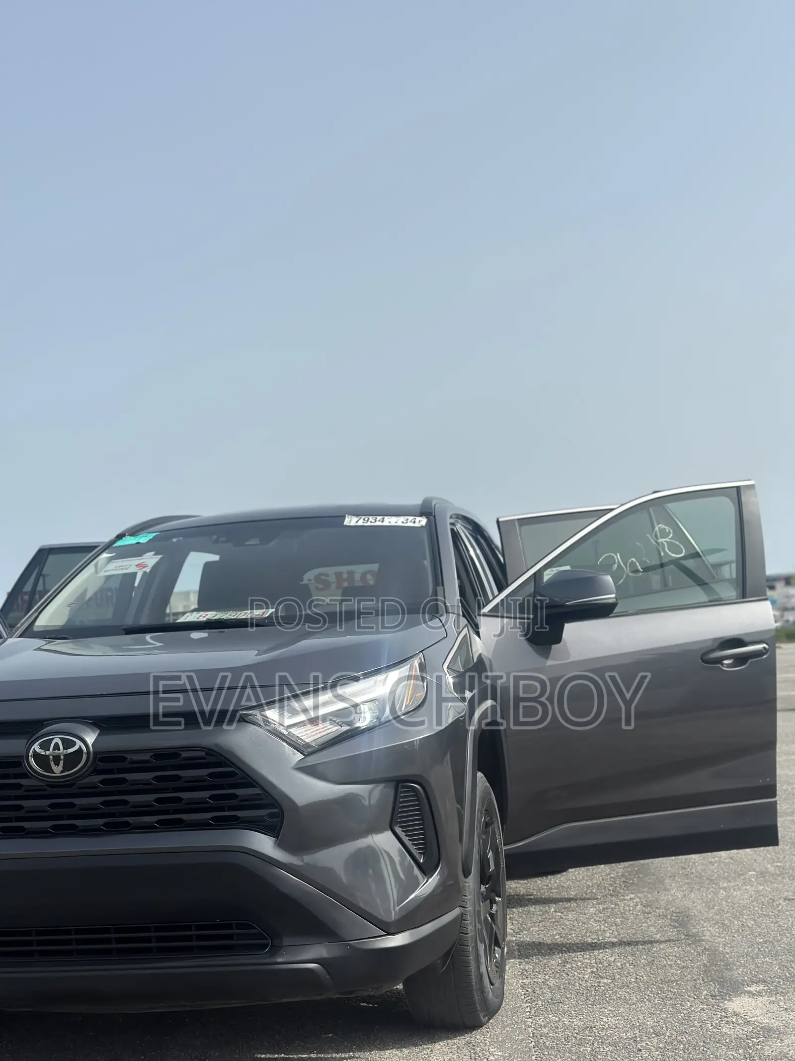 Toyota RAV4 XLE 2022 Gray