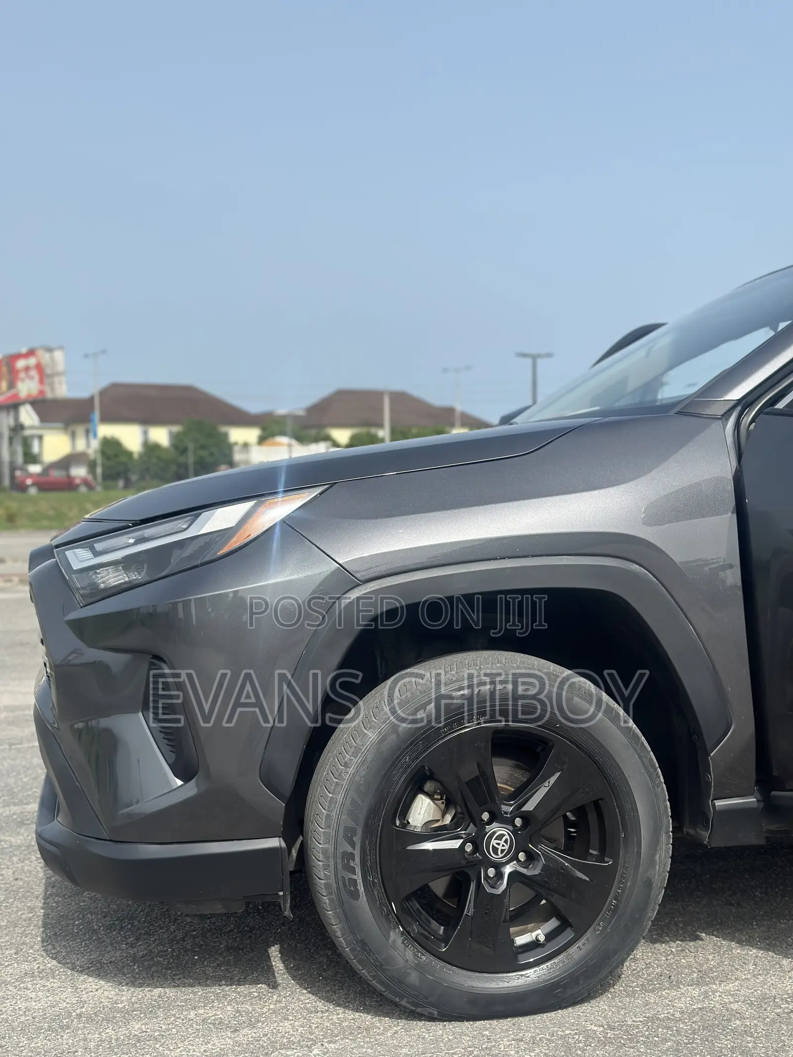 Toyota RAV4 XLE 2022 Gray