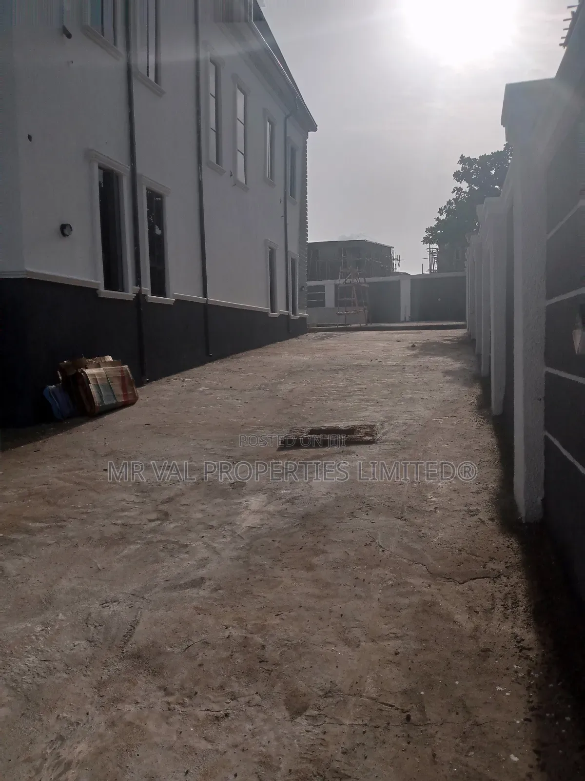 6bdrm Duplex in Efab Queens Gwarinpa for sale
