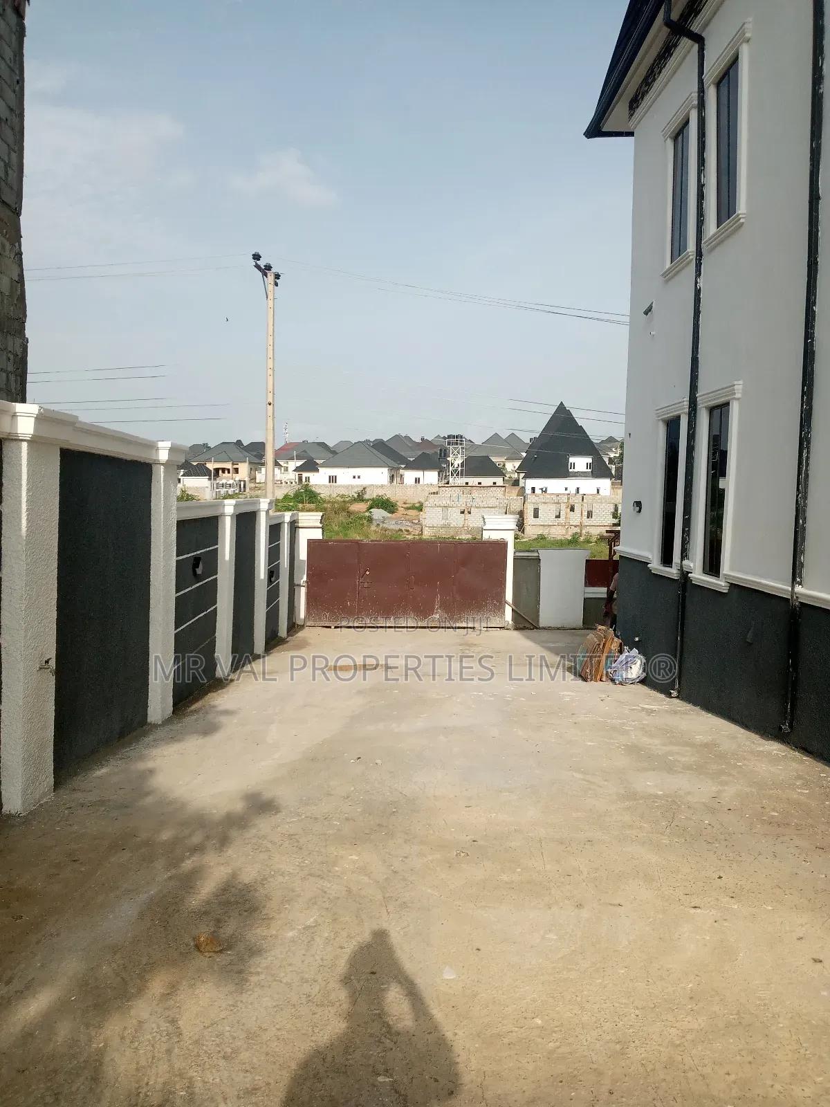 6bdrm Duplex in Efab Queens Gwarinpa for sale