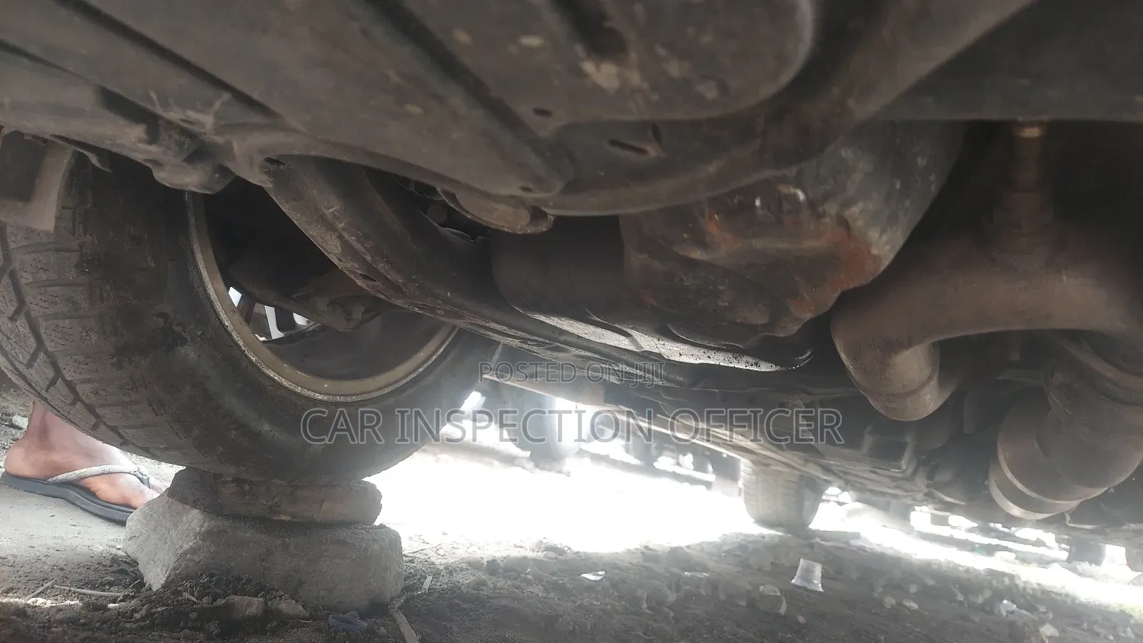 Car Pre-Purchase Inspection Mechanic With Scanner Machine