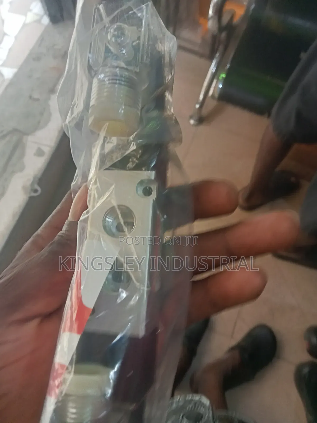 Solenoid Valve 4v320-08 Dc24v