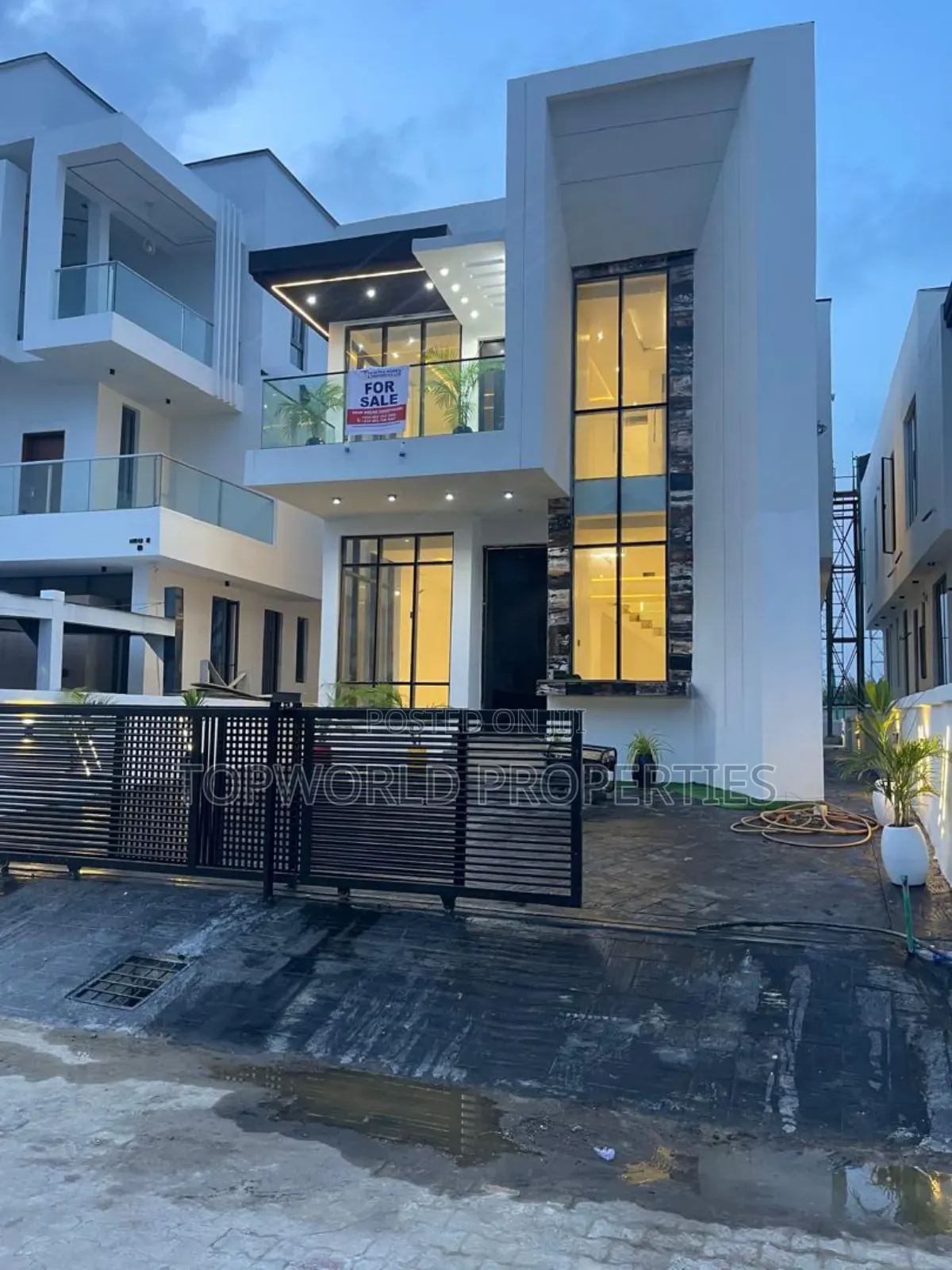 5bdrm Duplex in Chevron Lekki for sale