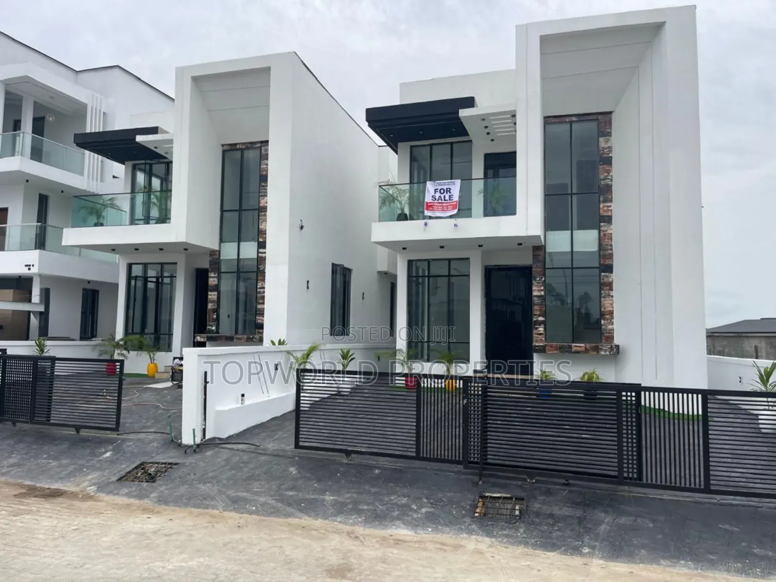 5bdrm Duplex in Chevron Lekki for sale