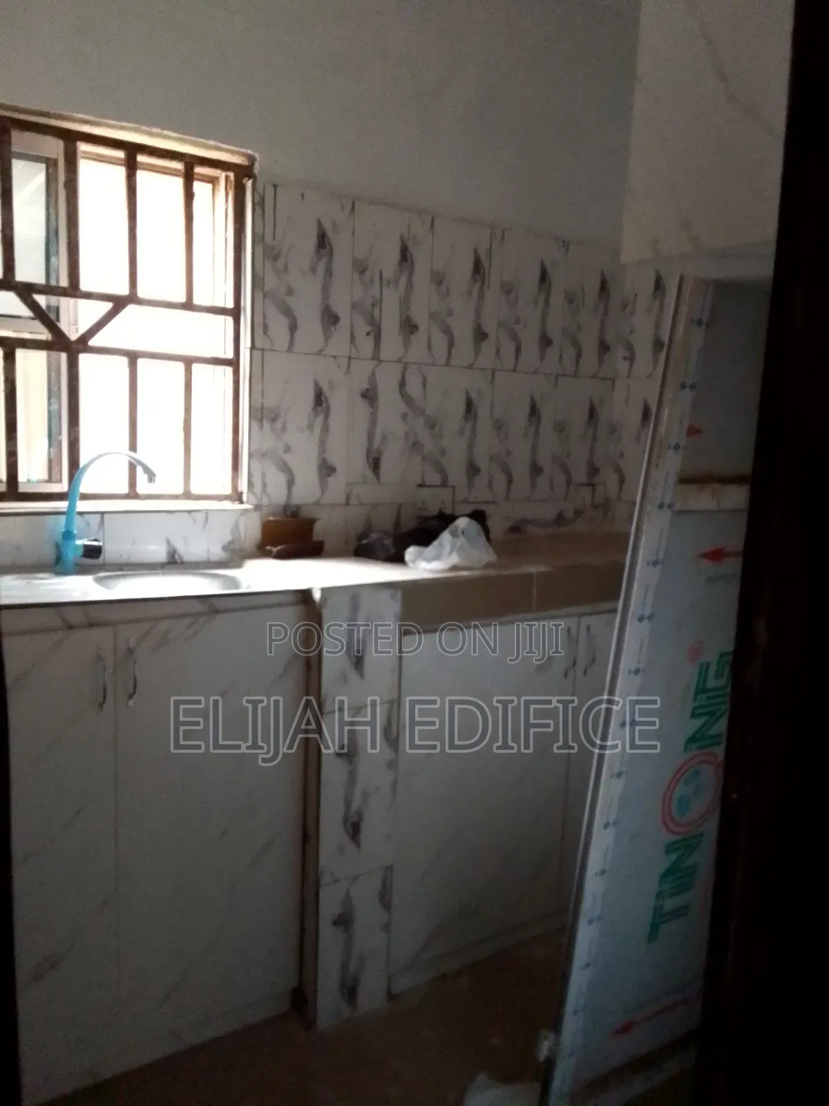 Furnished Studio Apartment in First Gate, Ikorodu Garage for rent