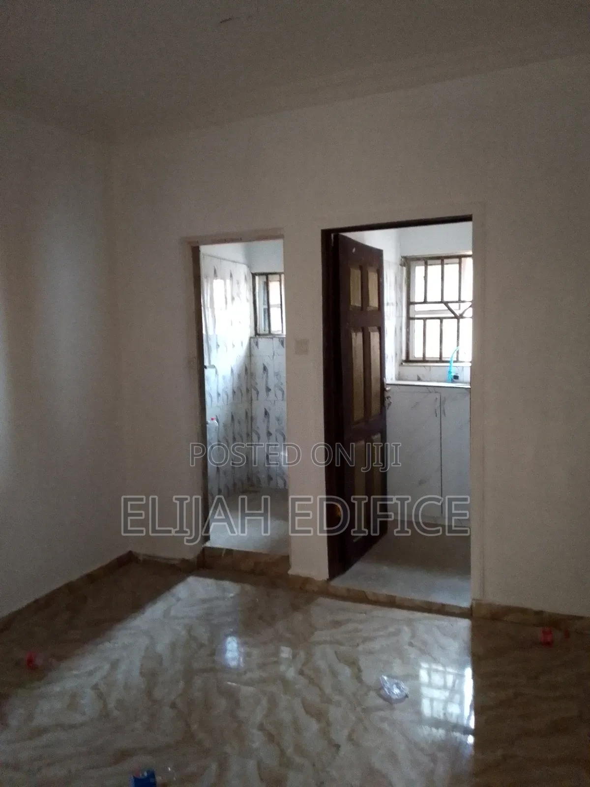 Furnished Studio Apartment in First Gate, Ikorodu Garage for rent