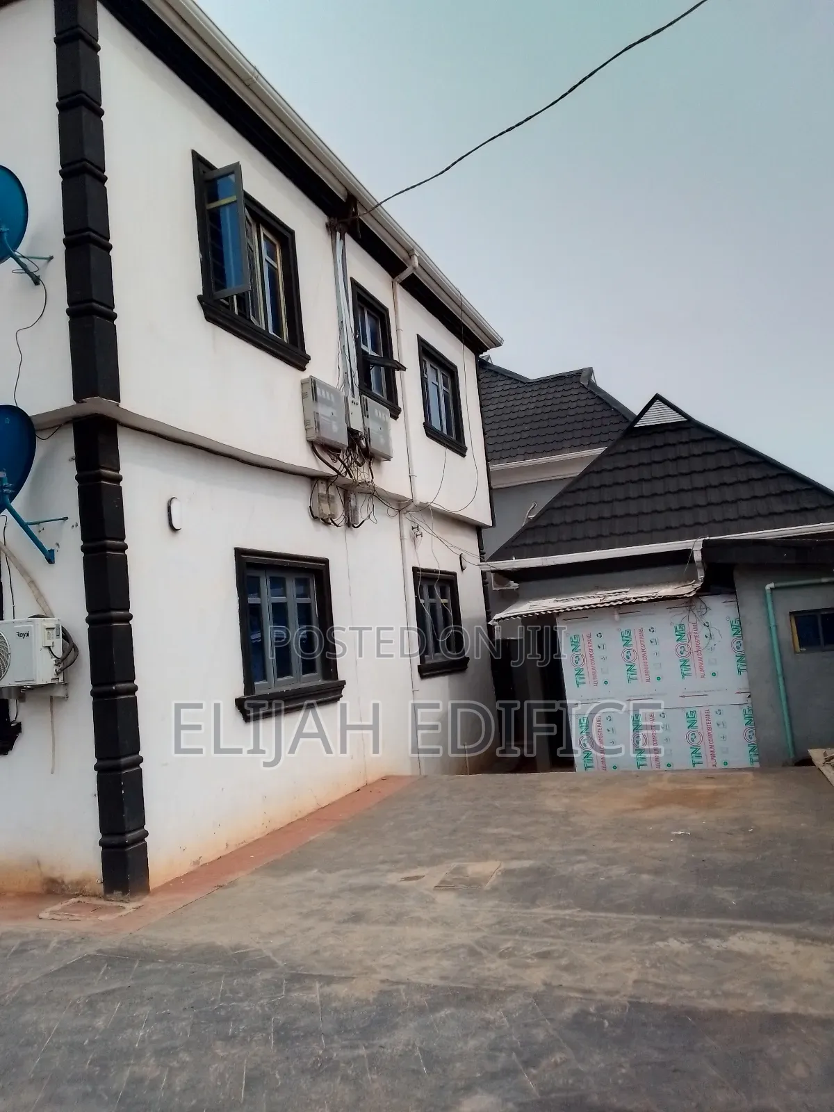 Furnished Studio Apartment in First Gate, Ikorodu Garage for rent