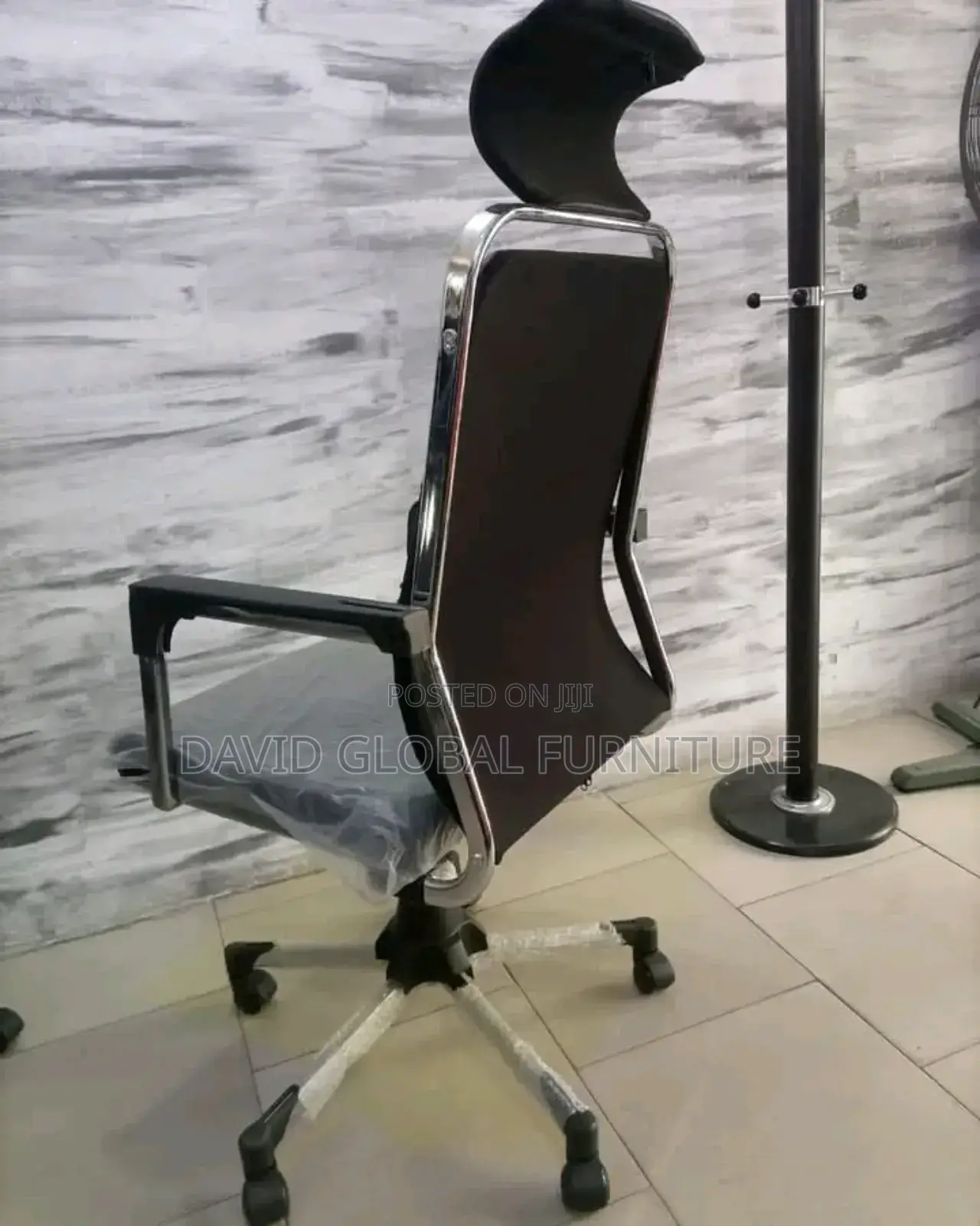 Comfortable Leather Chair (Swivel)