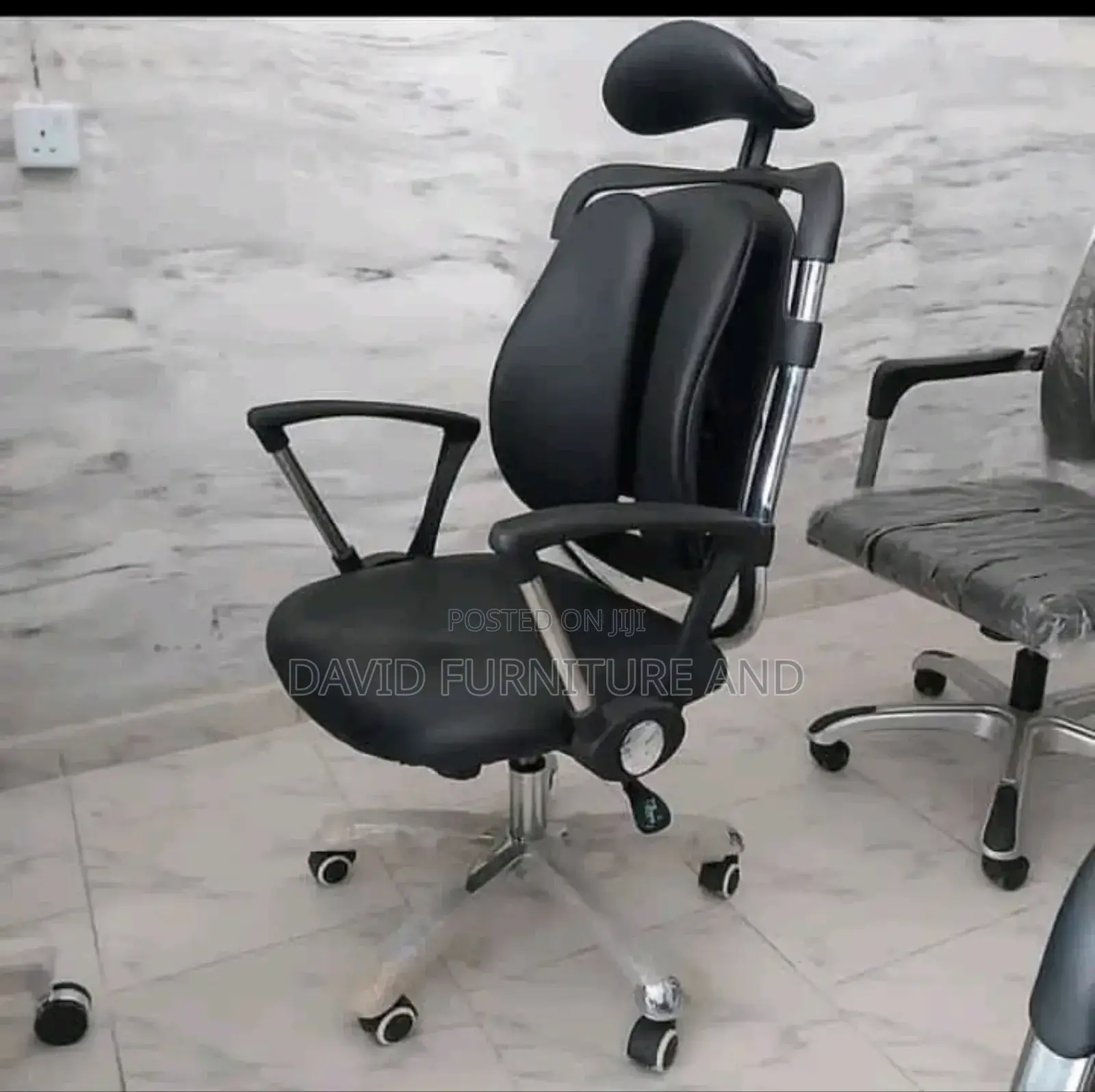 Leather Kidney Chair (Swivel)