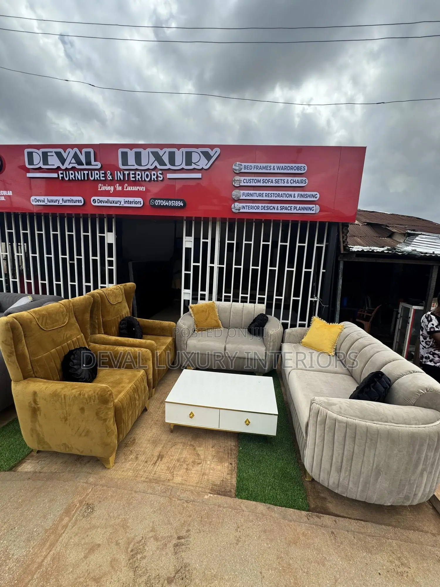 Set of Chairs and Throw Pillows With Center Table