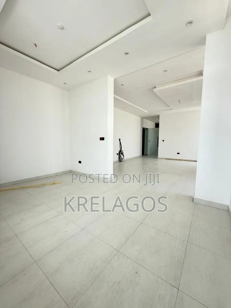 5bdrm Duplex in Chevron for sale