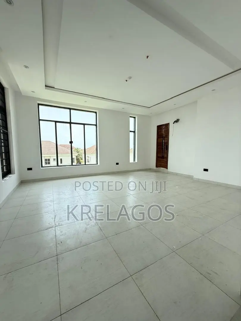 5bdrm Duplex in Chevron for sale