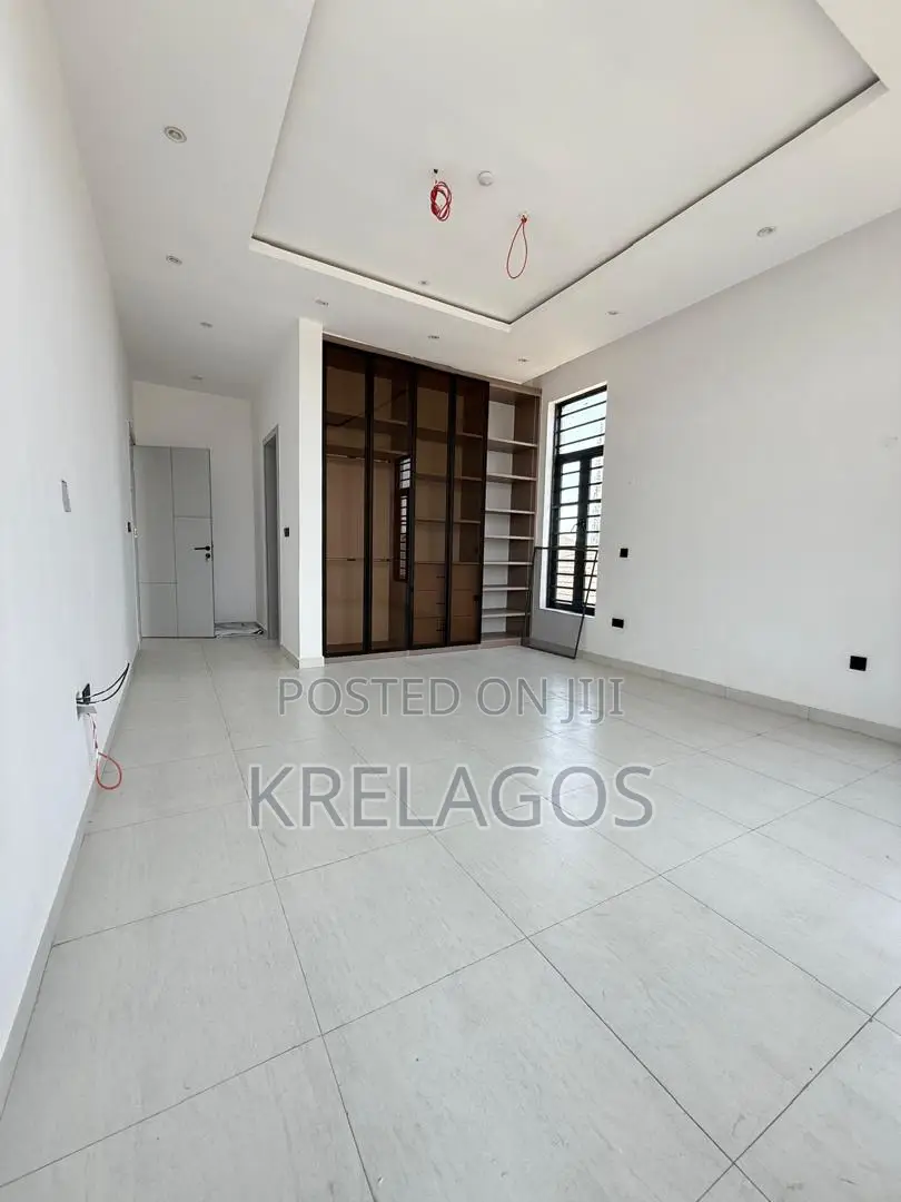4bdrm Duplex in Chevron for sale