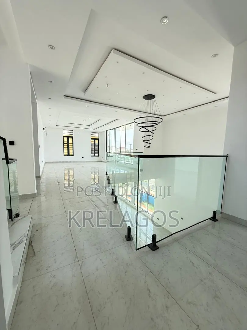 4bdrm Duplex in Chevron for sale