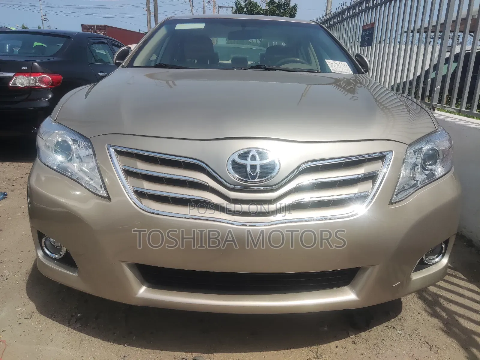 Toyota Camry LE V6 4dr Sedan (3.5L 6cyl 6A) 2011 Gold