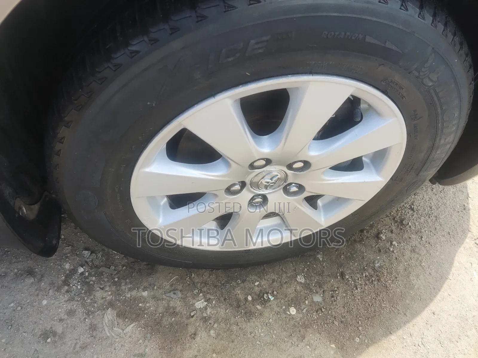 Toyota Camry LE V6 4dr Sedan (3.5L 6cyl 6A) 2011 Gold