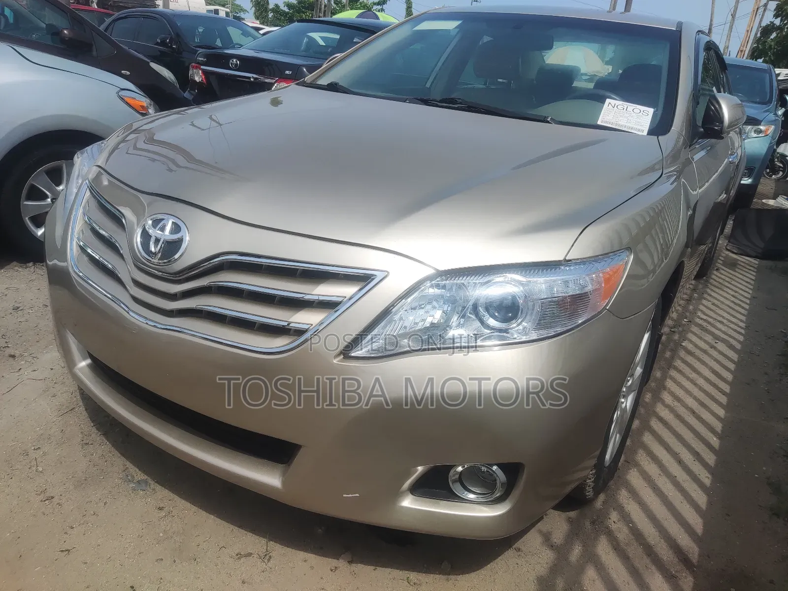 Toyota Camry LE V6 4dr Sedan (3.5L 6cyl 6A) 2011 Gold