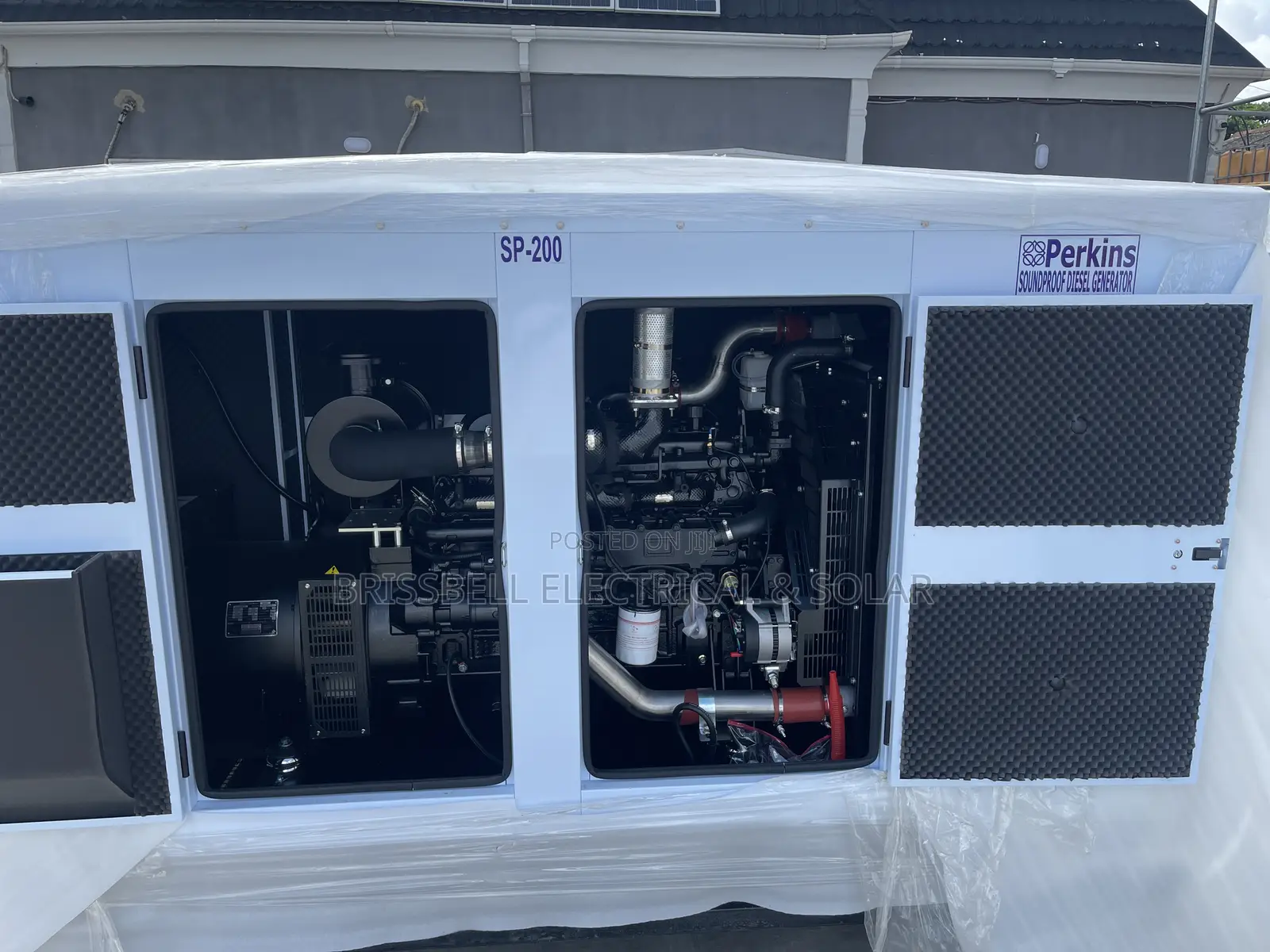 Original England Perkins Soundproof Diesel Generator 200kva