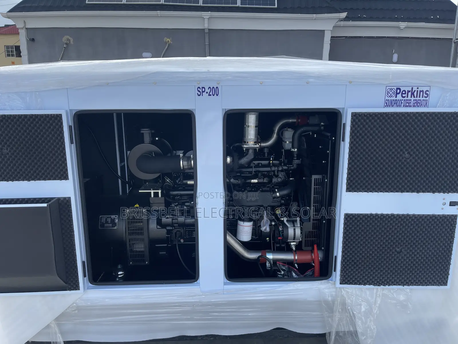 Original England Perkins Soundproof Diesel Generator 200kva