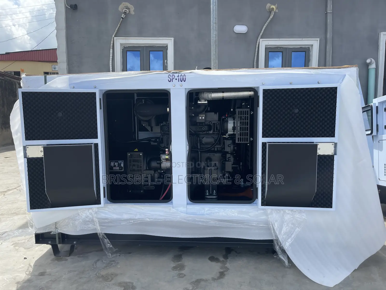 Original England Perkins Soundproof Diesel Generator 100kva