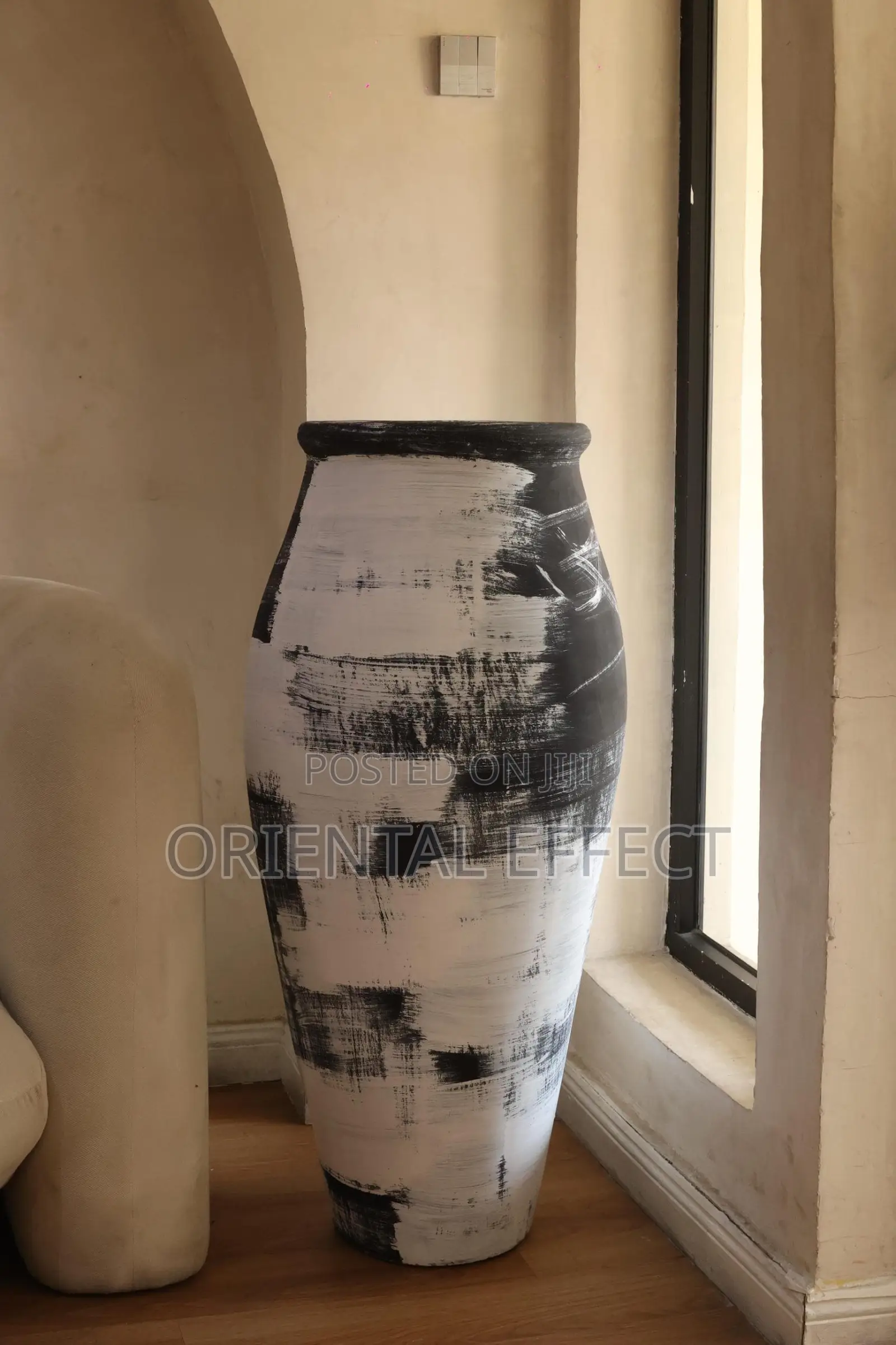 Nile Pot (White Stroke)