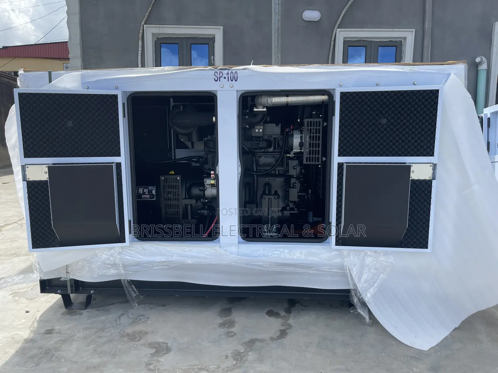 Original England Perkins Soundproof Diesel Generator 100kva