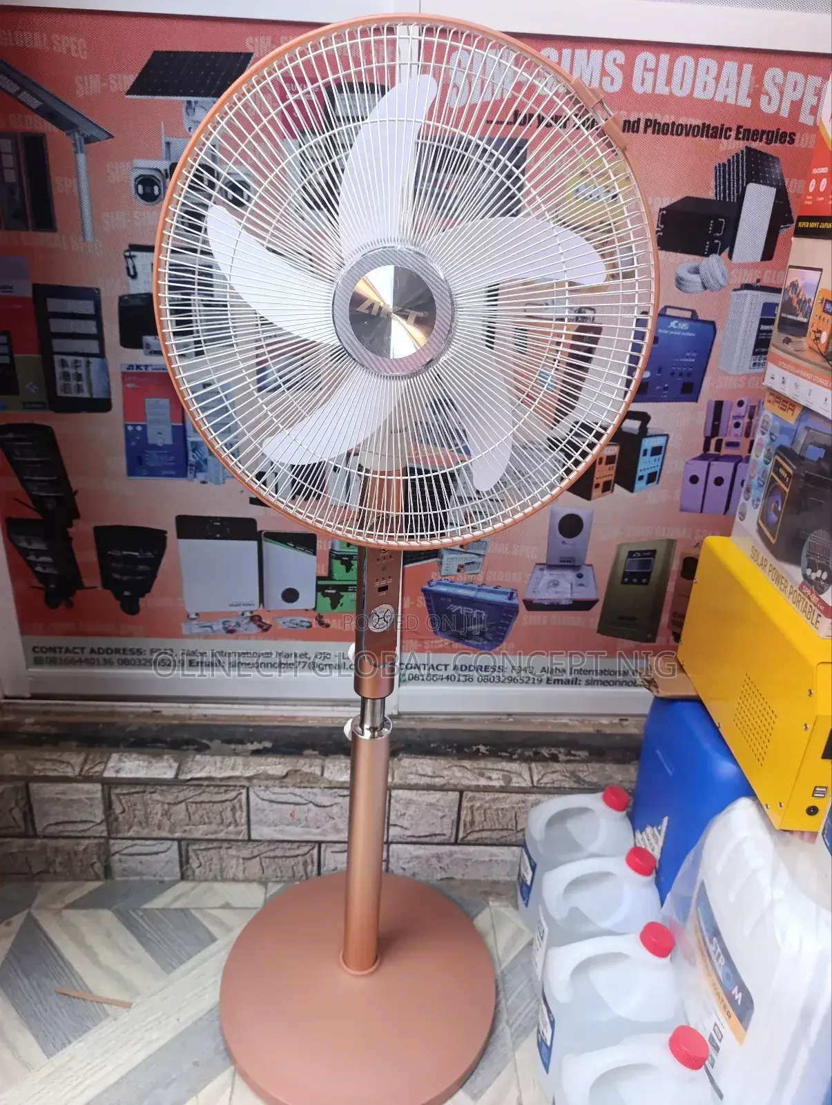 18 Inches Akt Reachable Standing Fan