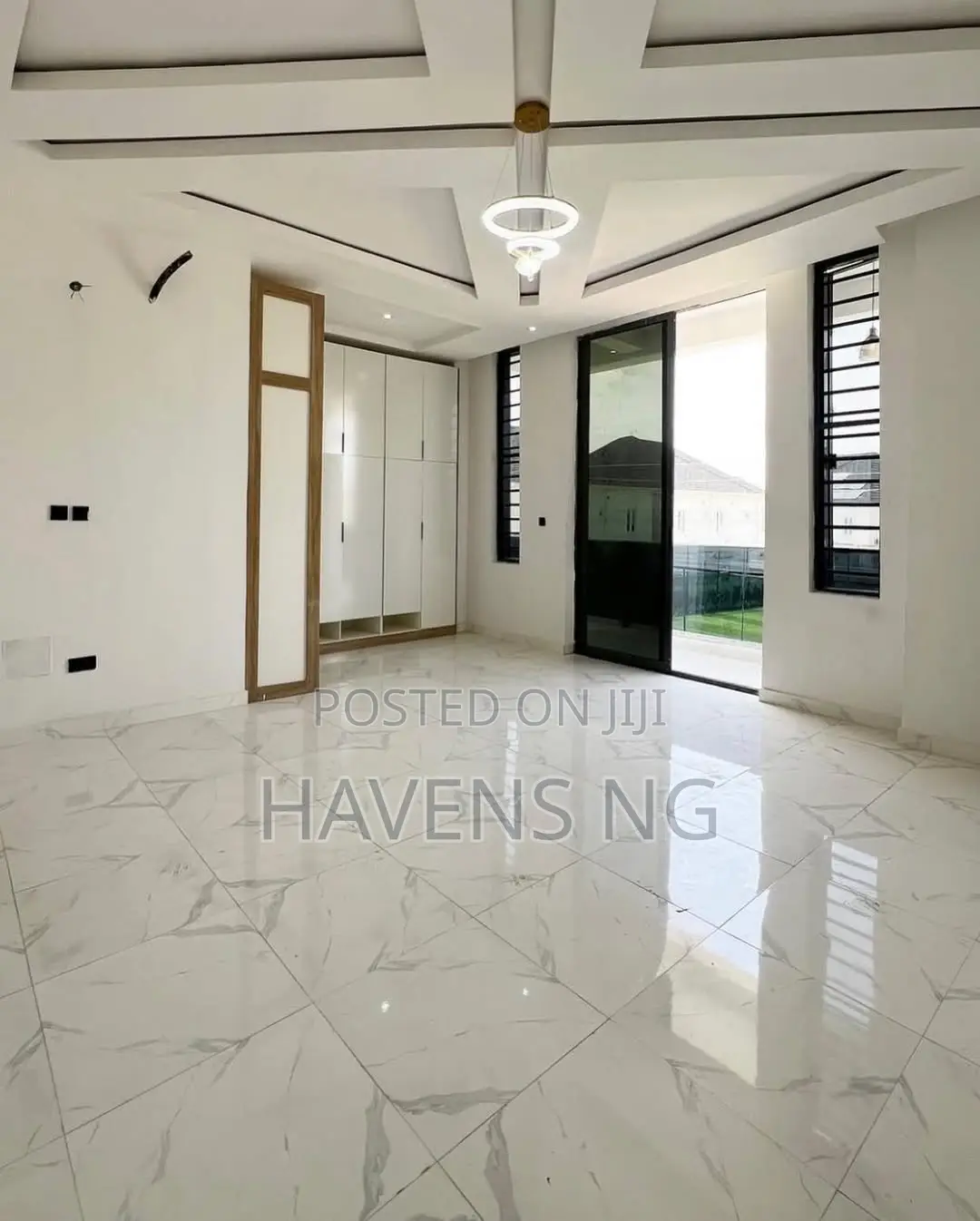 5bdrm Duplex in Ikota for sale