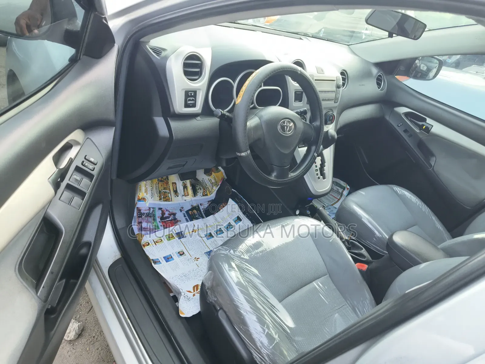Toyota Matrix XRS Hatchback FWD (2.4L 4cyl 5A) 2010 Silver