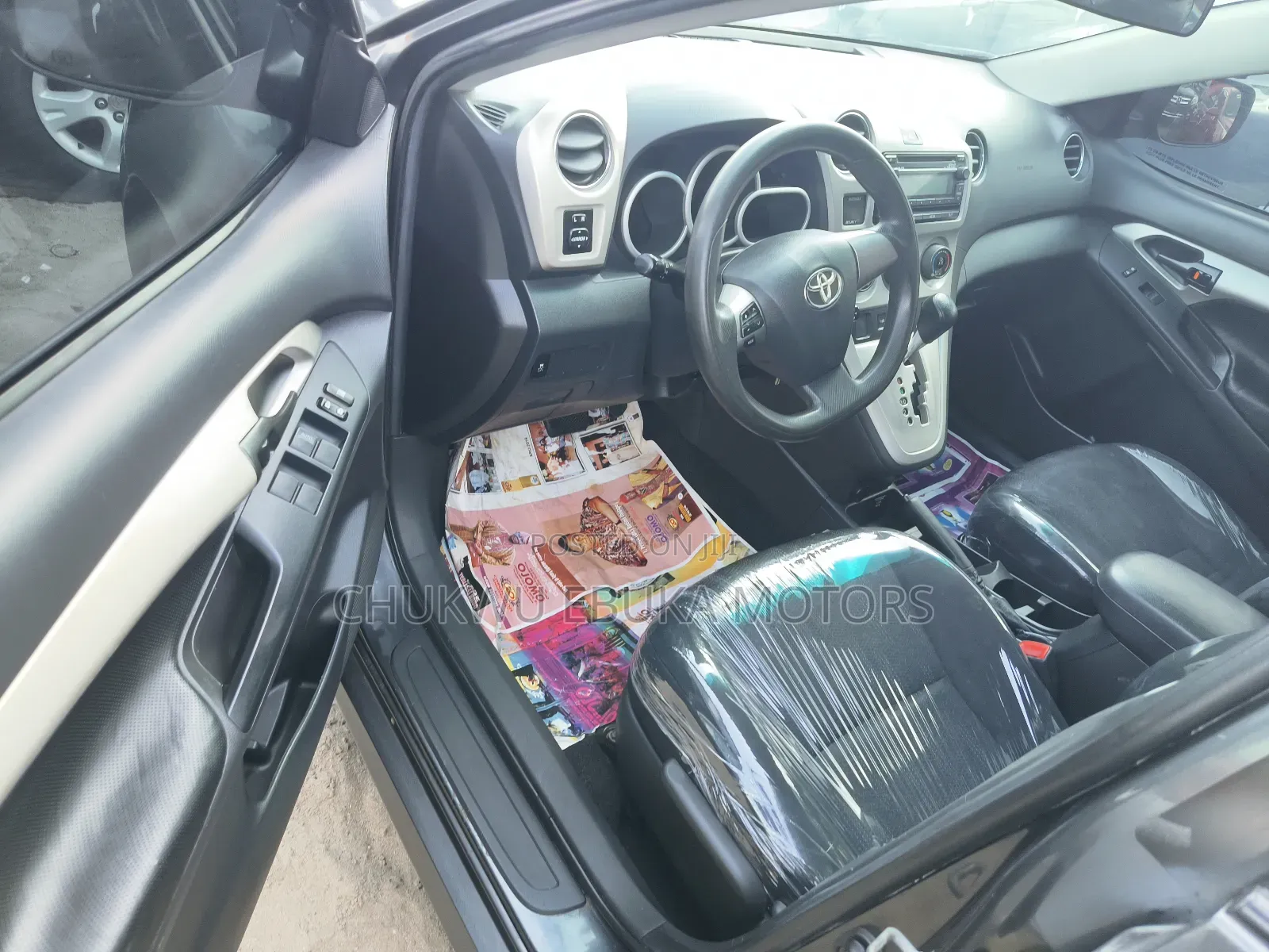 Toyota Matrix L Hatchback FWD (1.8L 4cyl 5M) 2013 Gray