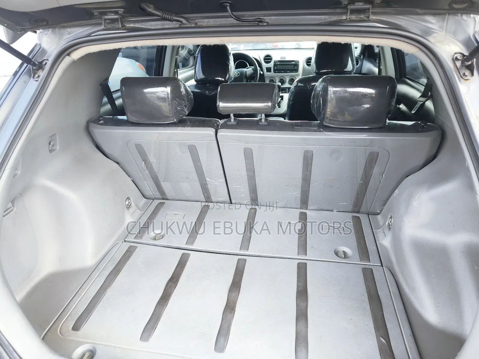 Toyota Matrix L Hatchback FWD (1.8L 4cyl 5M) 2013 Gray