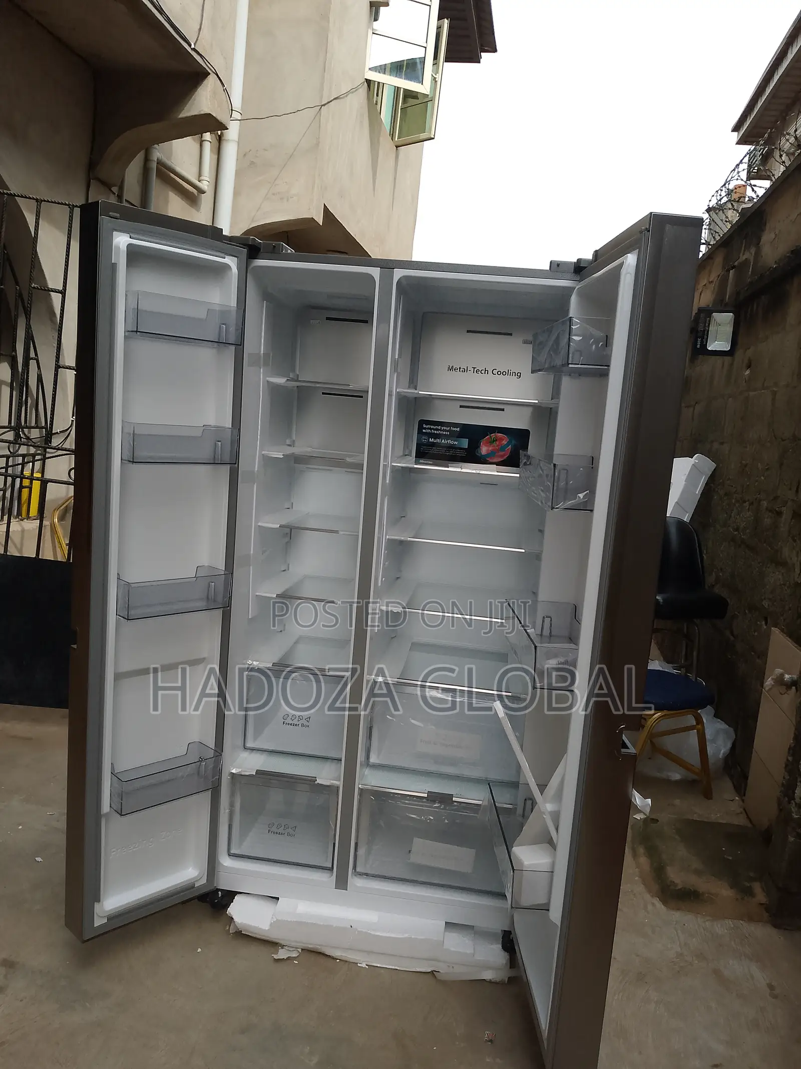 Modern Hisense Dual Compartment Refrigerator 634 L