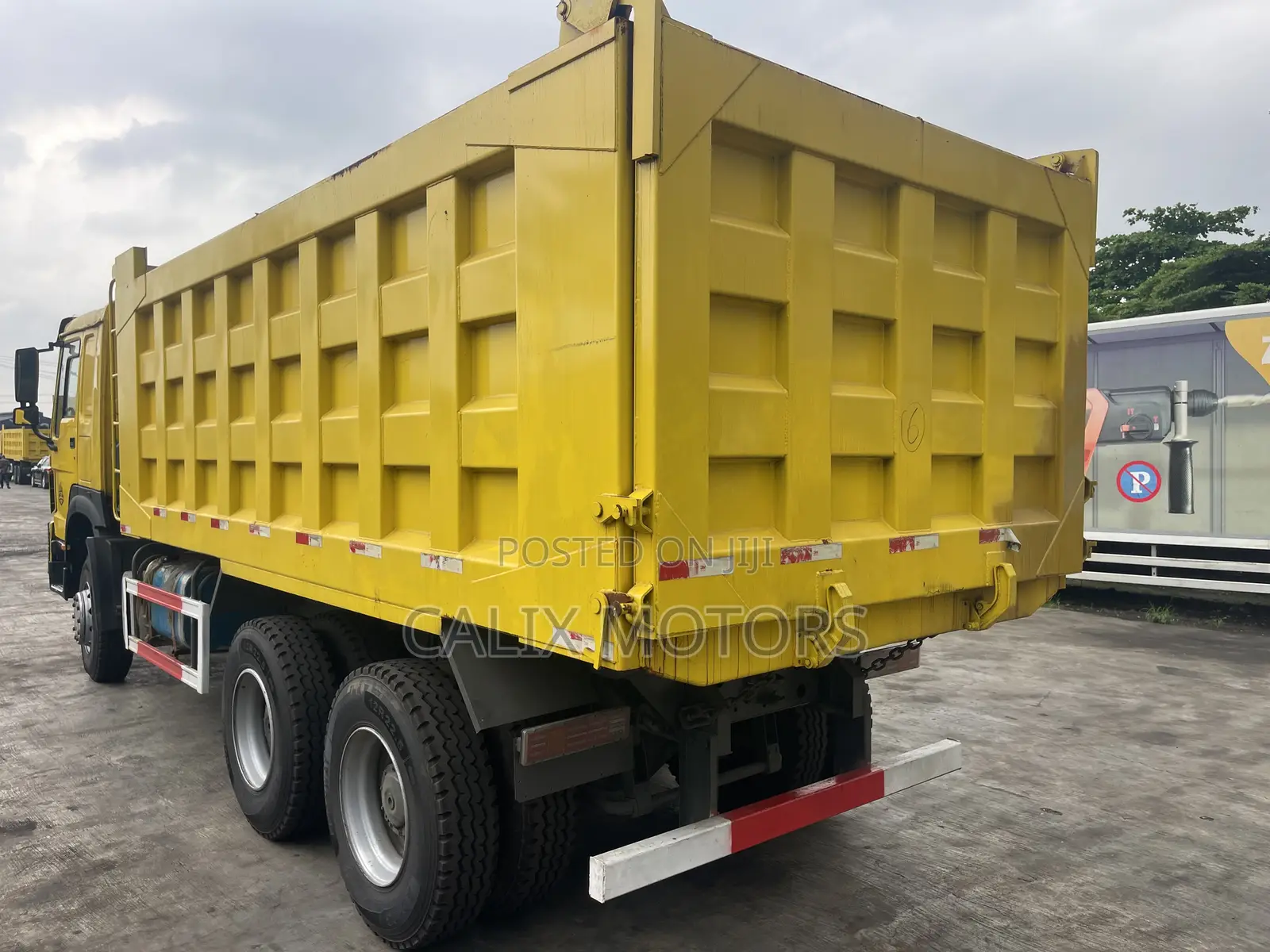 Foreign Used Howo Dump Truck.