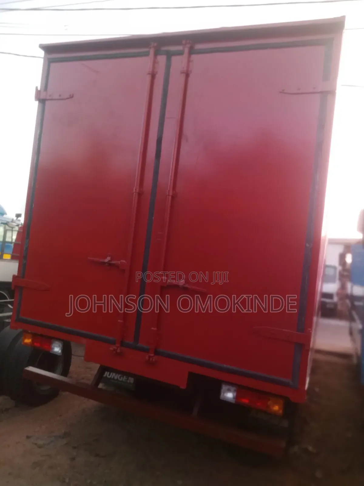 814 Mercedes Container Body