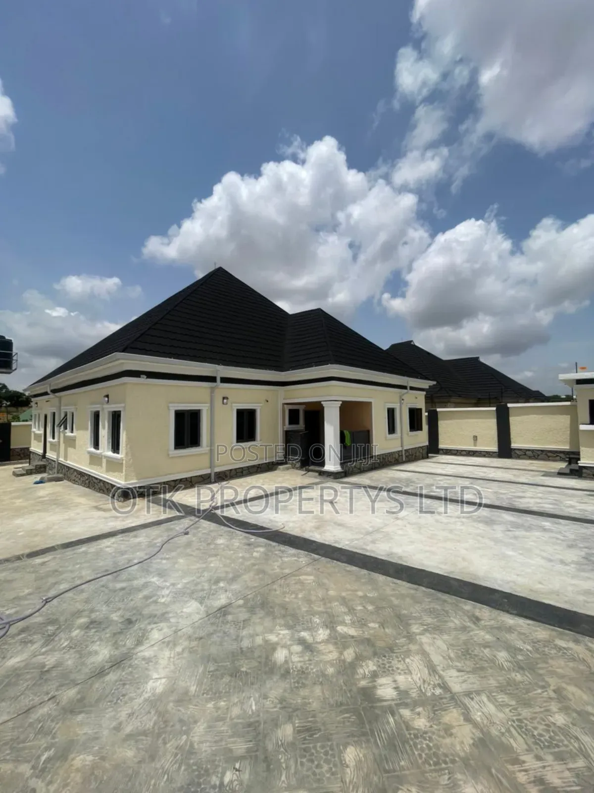 3bdrm Bungalow in City View Estate for sale