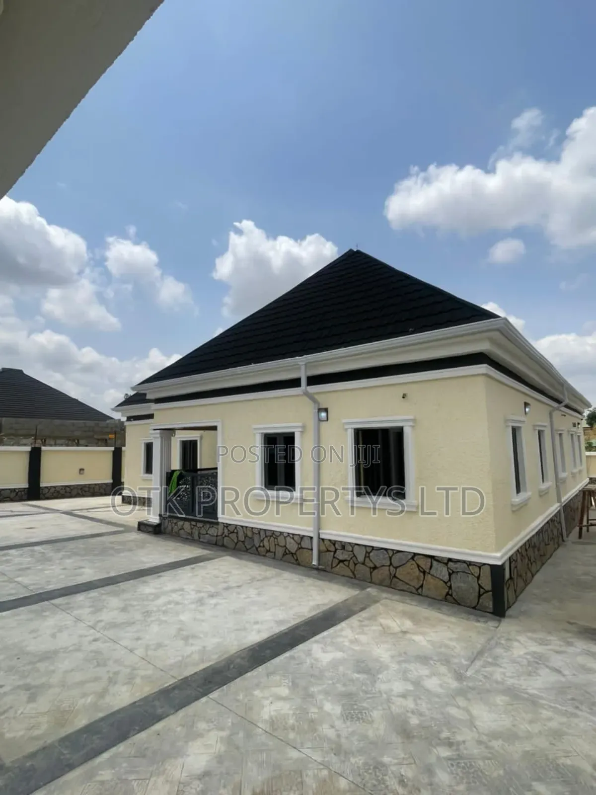 3bdrm Bungalow in City View Estate for sale