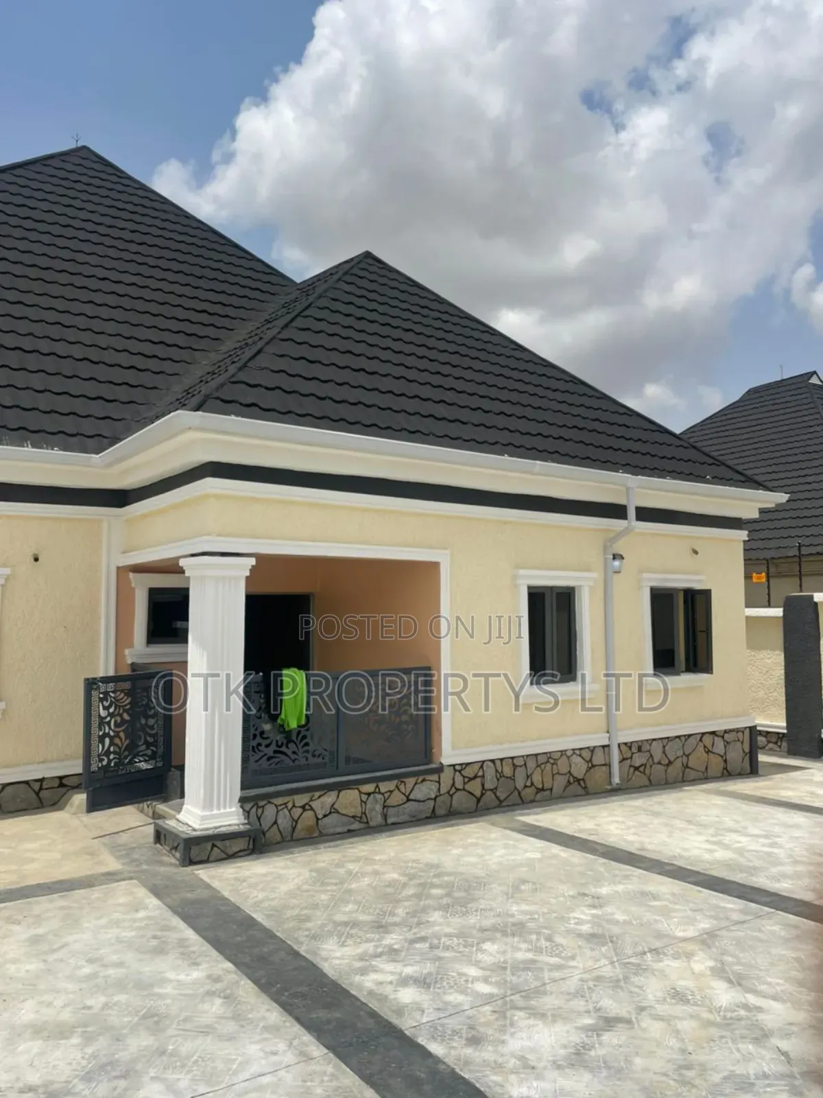 3bdrm Bungalow in City View Estate for sale