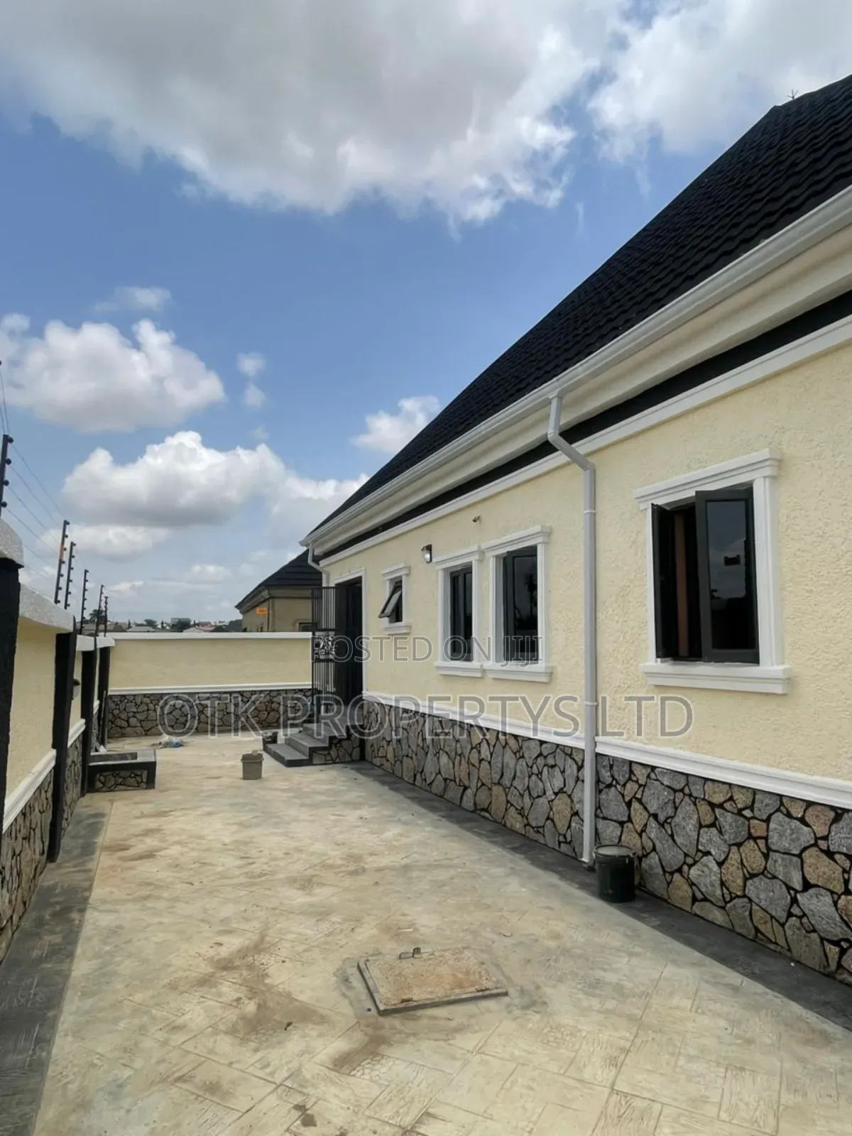 3bdrm Bungalow in City View Estate for sale