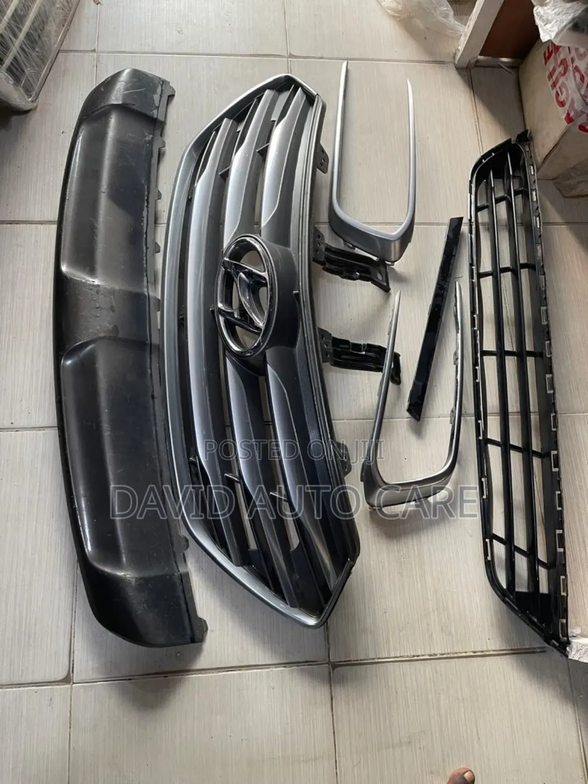 Front Grille Hyundai Santafe 2017