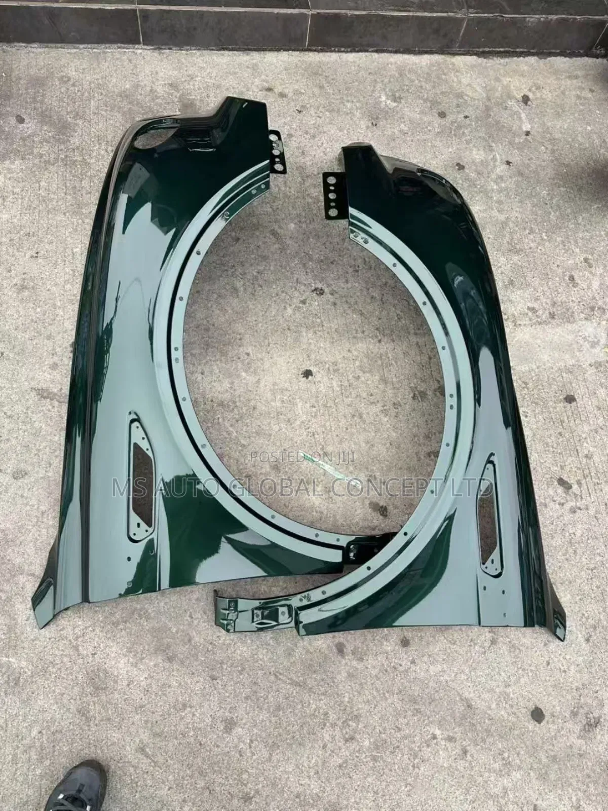 Bentley Bentyaga Fender 2021