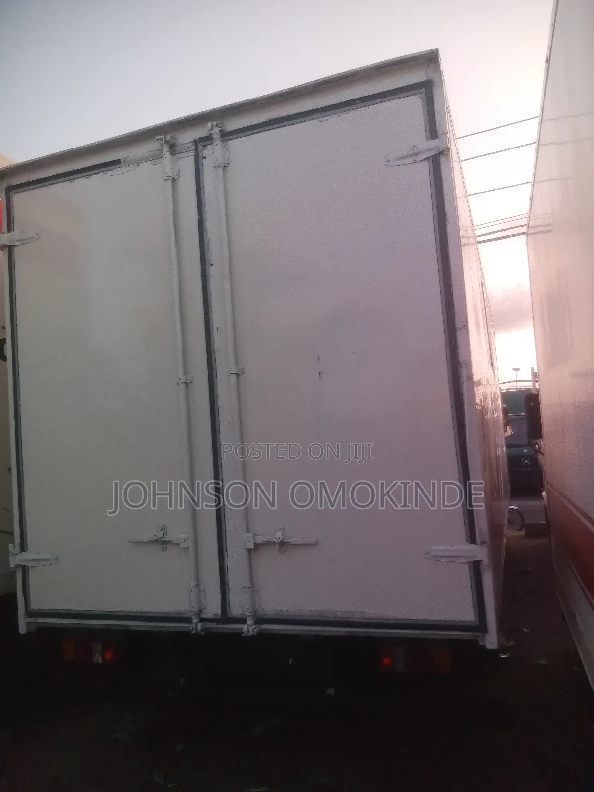 Mercedes Benz 814 Truck 1998 White
