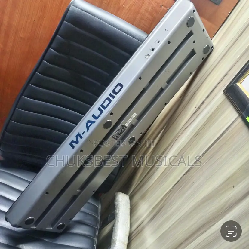 M Audio Oxygen61 Studio Keyboard
