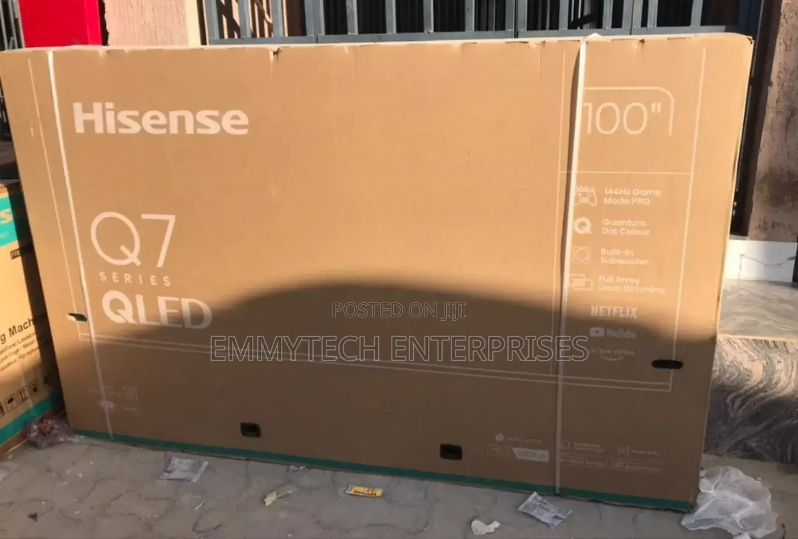100" Hisense Smart Television Q7 Series