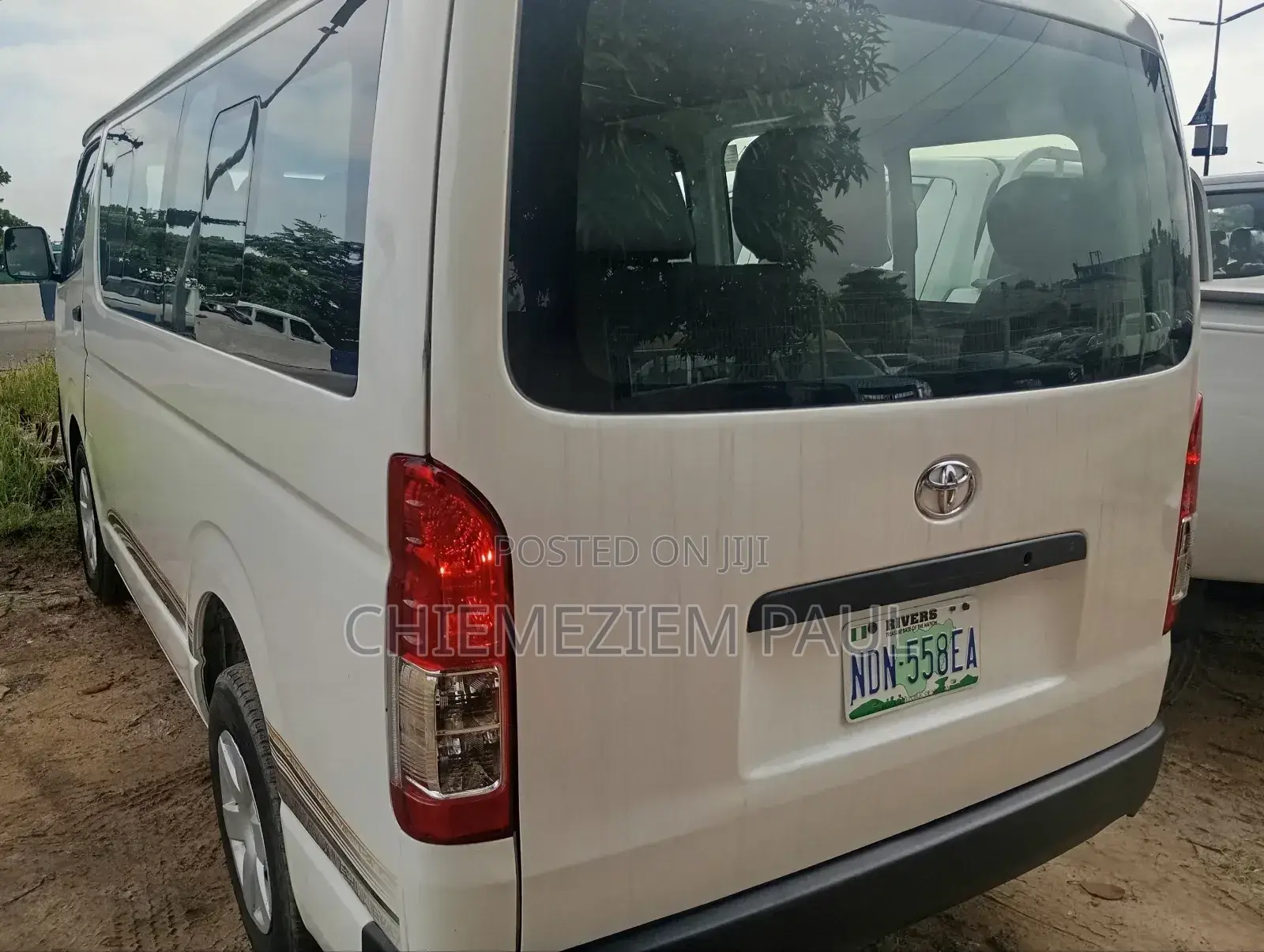 Toyota HiAce 2010 White