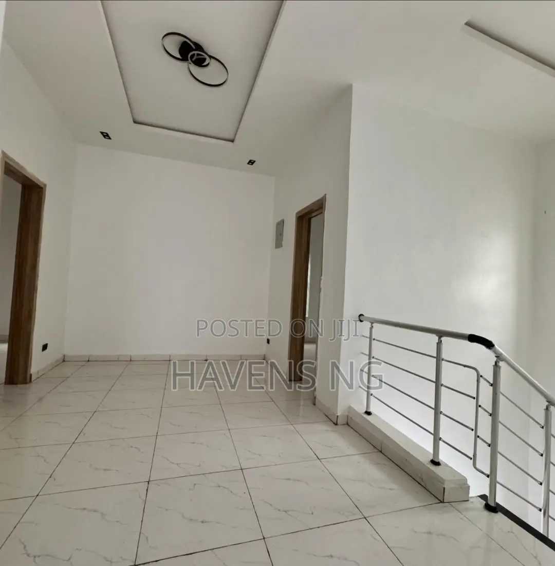 5bdrm Duplex in Lekki Phase 1 for sale
