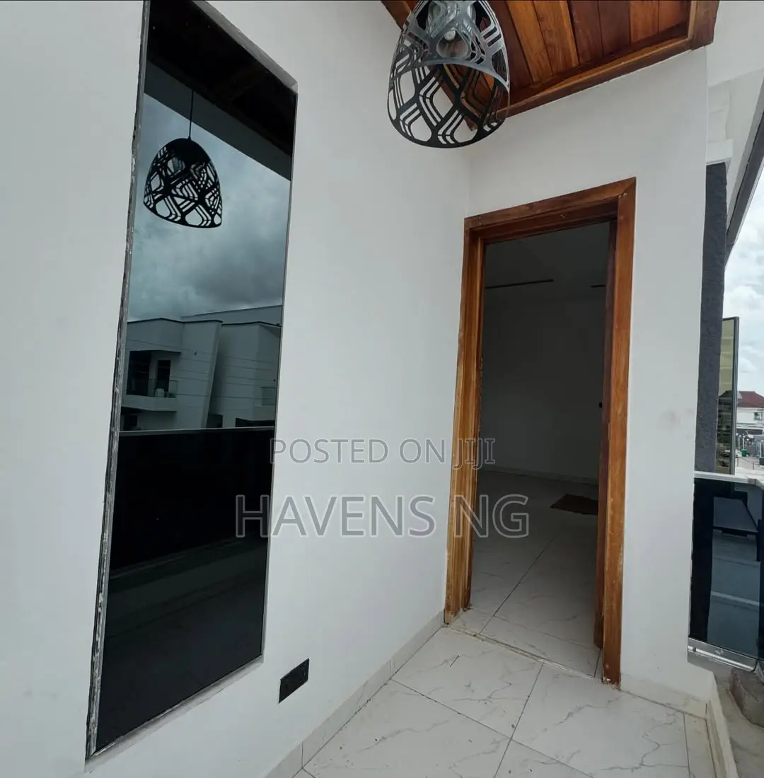 5bdrm Duplex in Lekki Phase 1 for sale