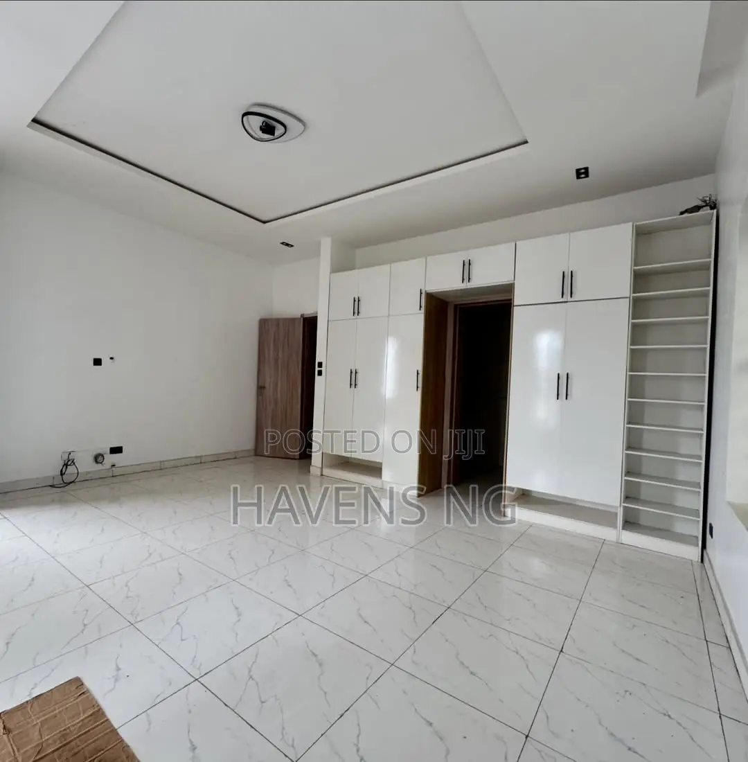5bdrm Duplex in Lekki Phase 1 for sale