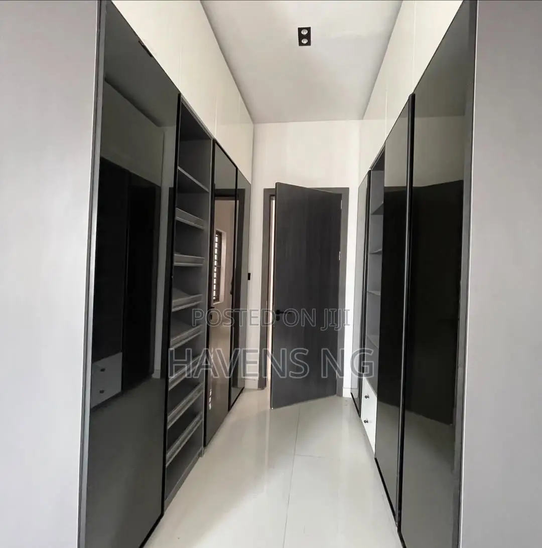 5bdrm Duplex in Lekki Phase 1 for sale